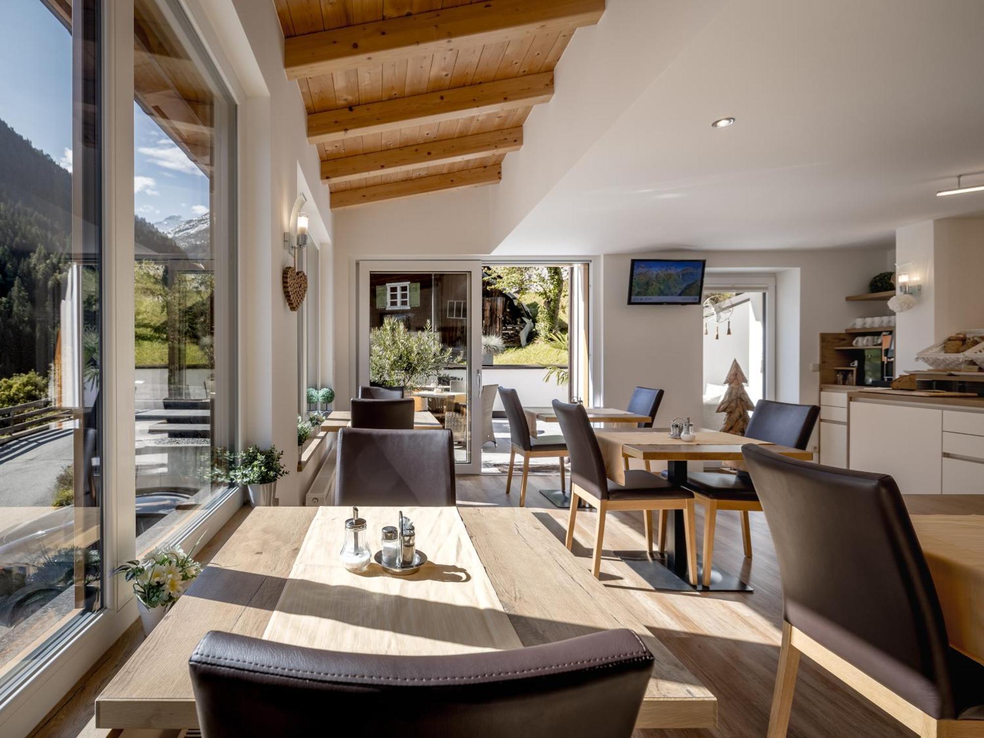 Quality Hosts Arlberg - Haus Pepi Eiter Hotel Sankt Anton am Arlberg Exterior photo